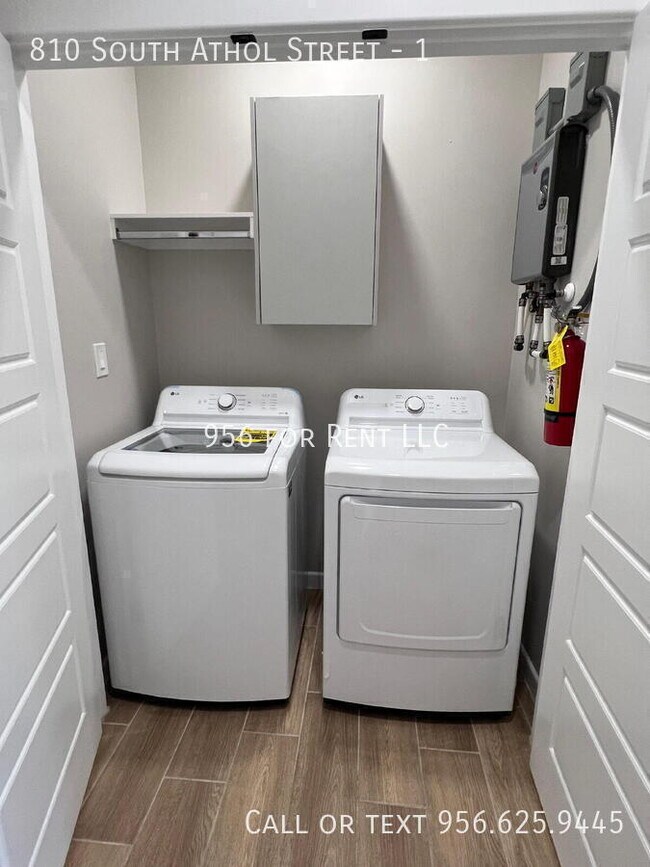 Building Photo - 810 S Athol St