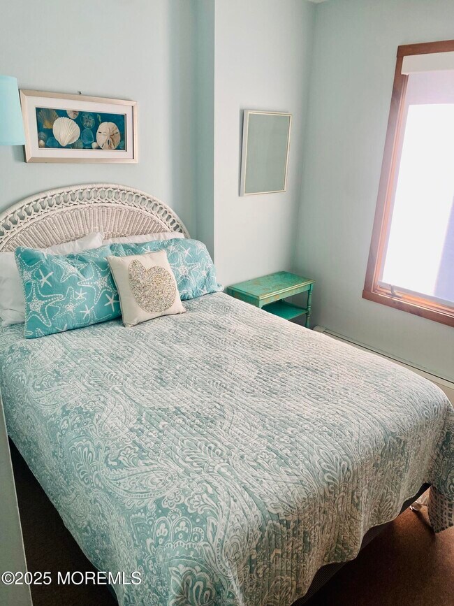 Building Photo - 104 5th Ave