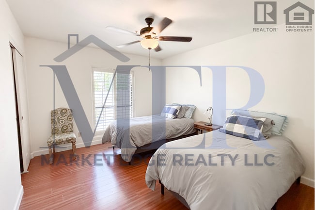 Building Photo - 3Bed/2Bath Furnished Home w/Stunning Backy...