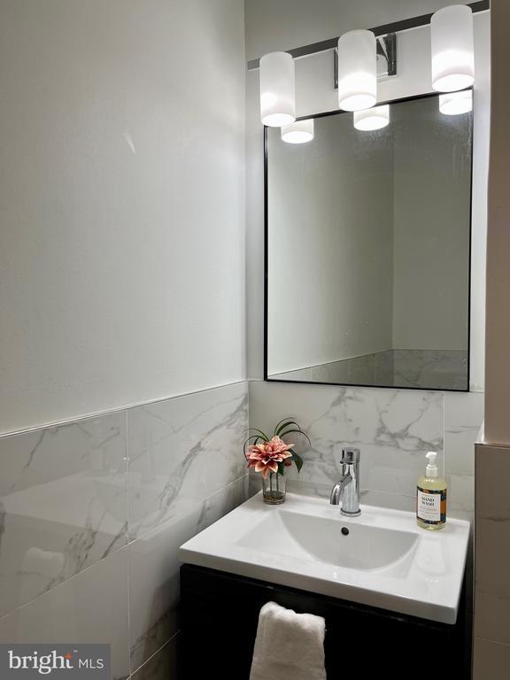 Building Photo - 721 N 40th St