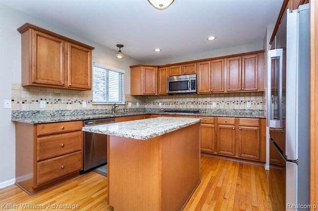 Building Photo - 24975 Bloomfield Ct