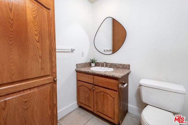 Building Photo - 525 N Orange Dr