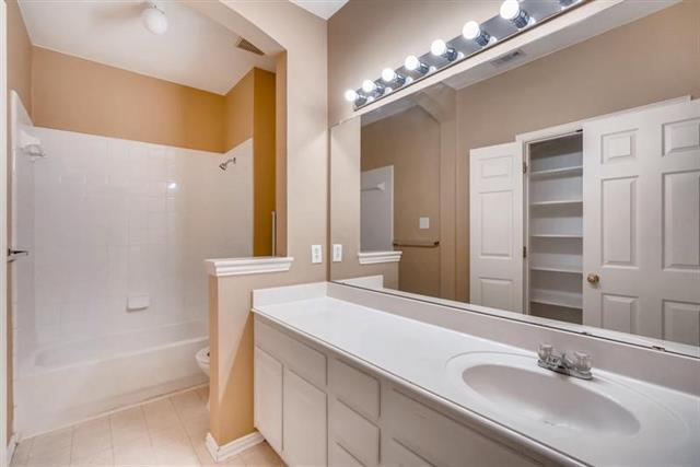 Building Photo - 3211 Bloomfield Trail