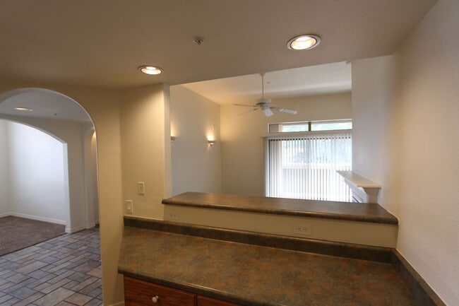 Building Photo - Light-Filled 2 Bed / 2 Bath Condo | 1,104 Sq Ft | Fireplace | Private Balcony