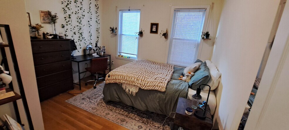 Building Photo - 143 Hillside St