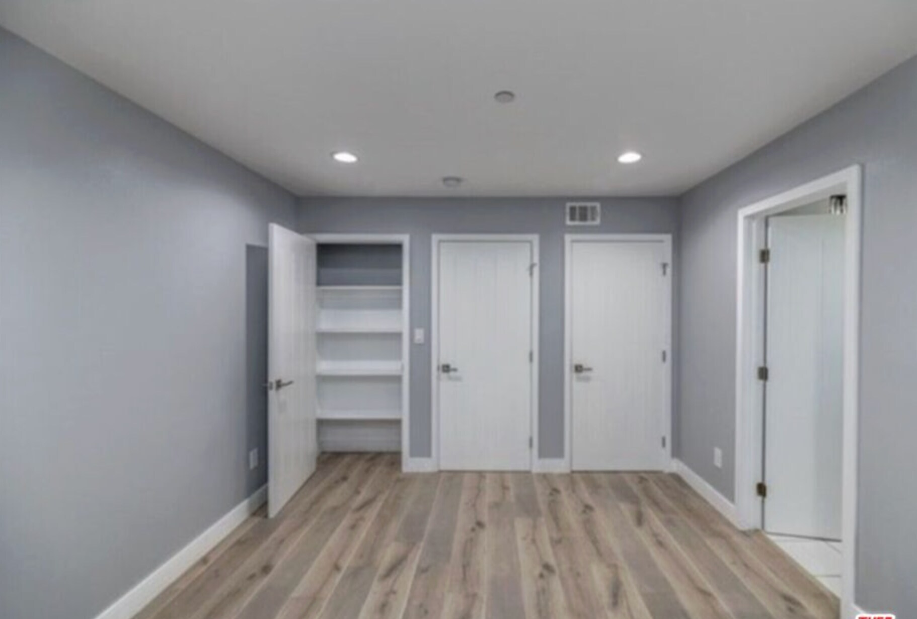 Building Photo - 1120 1/2 N Heliotrope Dr
