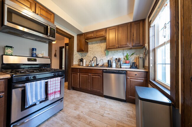 Building Photo - 817 Central Ave W