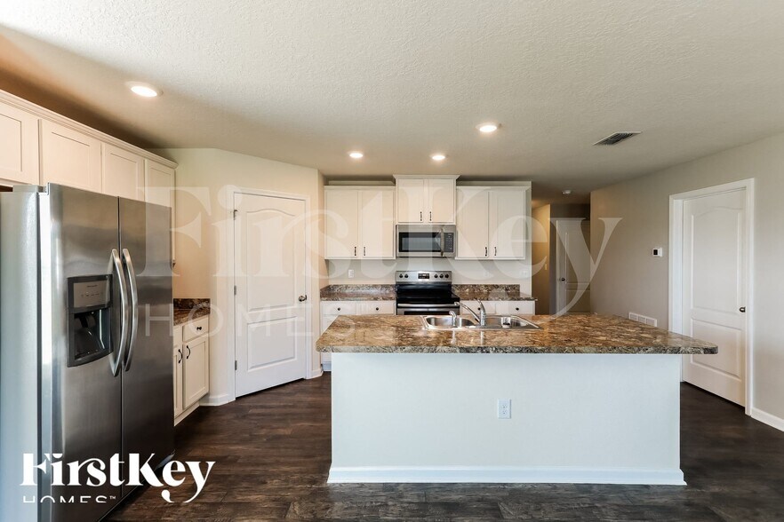 Building Photo - 6919 Sandle Dr