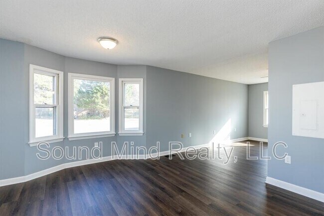 Building Photo - 700 Western Ave