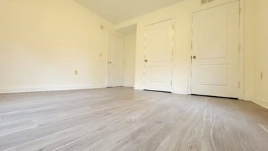 Building Photo - 435 SE 6th Terrace