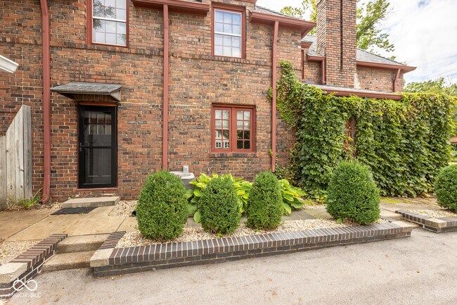 Building Photo - 3605 Hemlock Ave