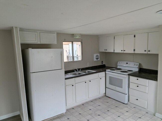 Building Photo - 2400 Oaklawn Blvd