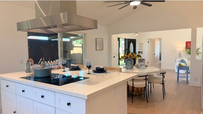 Building Photo - 8861 La Zana Ct