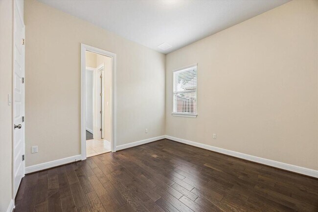 Building Photo - 365 Arapaho Dr
