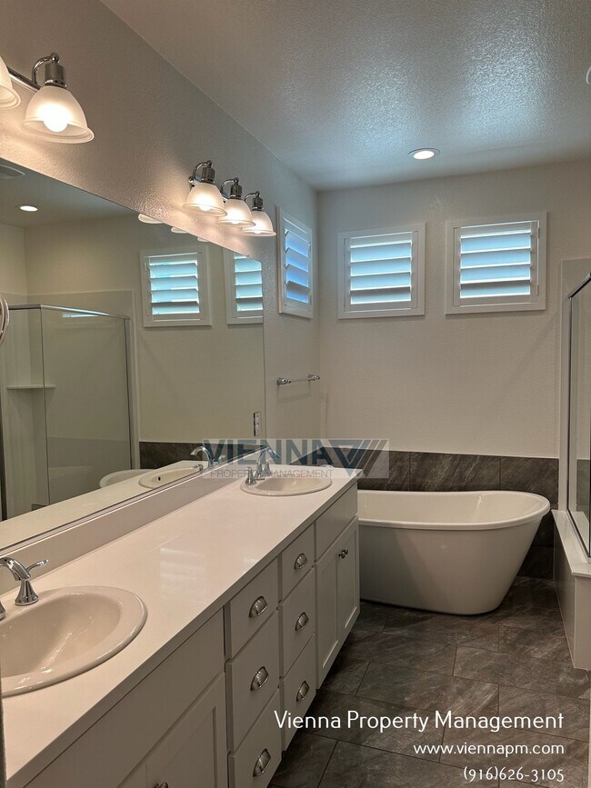 Building Photo - 1347 Larkspur Dr