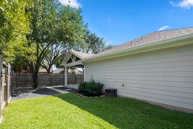 Building Photo - 5802 Sawyer Bend Ln