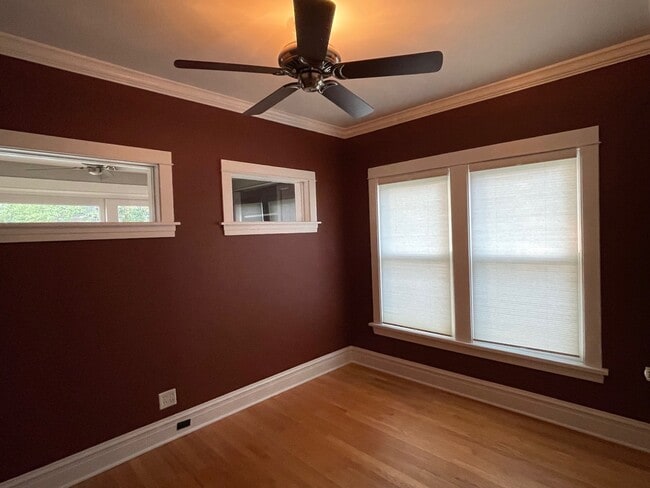 Building Photo - 831 Hayes Ave