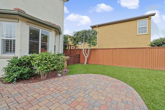 Building Photo - 4865 Peninsula Point Dr