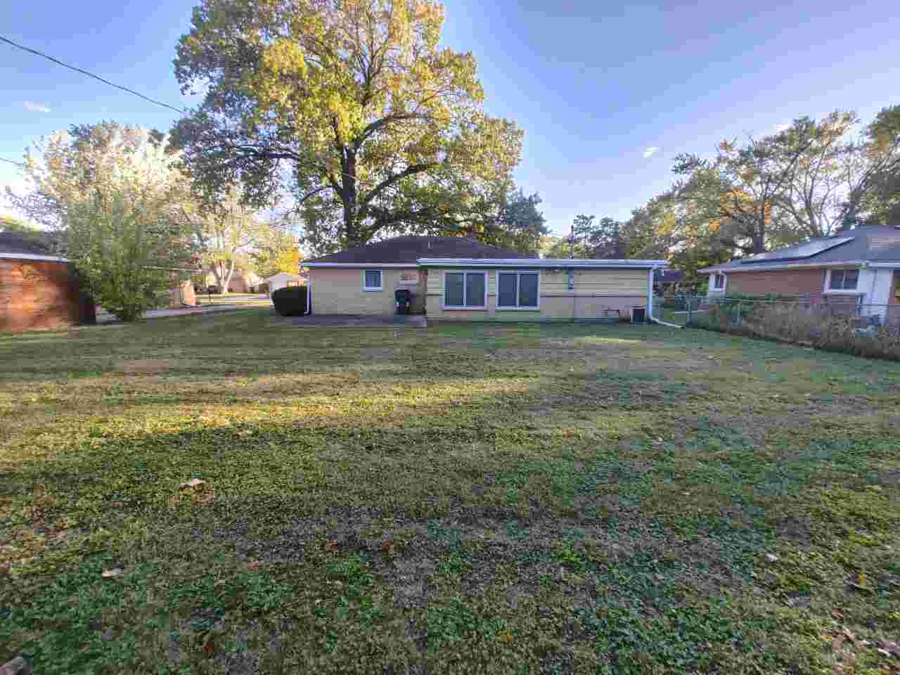 Building Photo - 4208 Crestview Dr