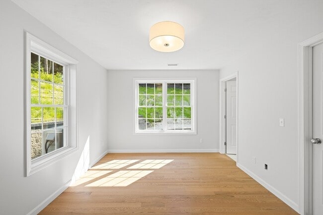 Building Photo - 47 Brookfield Rd
