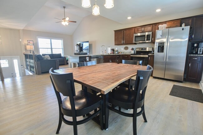 Building Photo - Pet Friendly Four Bedroom with Basement!