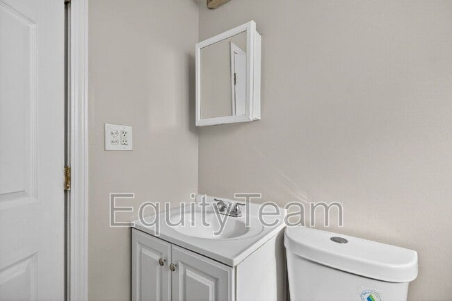 Building Photo - 10032 Regency Ct