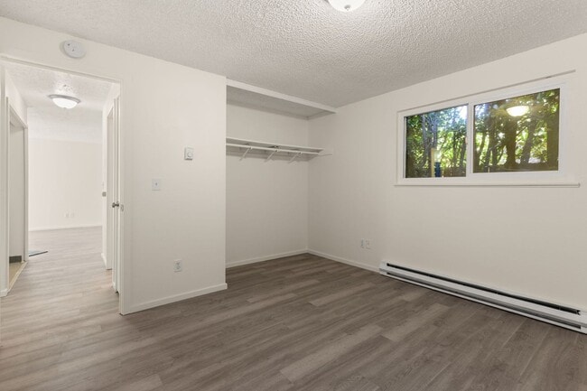 Building Photo - 2 bedroom, 1 bath near Mt. Tabor in SE Por...