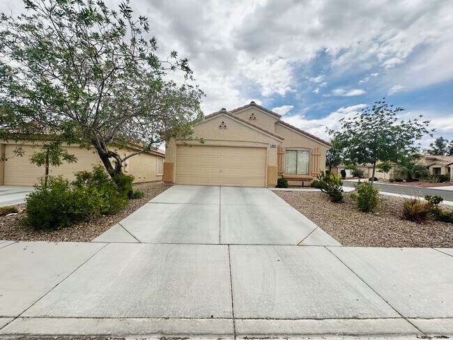 Building Photo - 10911 Vallerosa St
