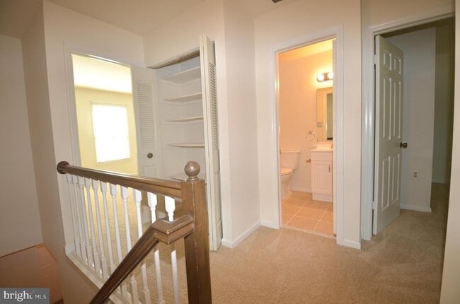 Building Photo - 5676 Ridge View Dr