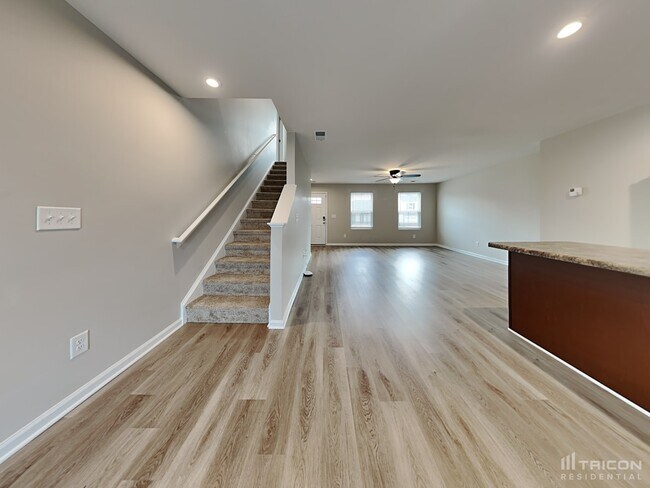 Building Photo - 656 McCormick Ln