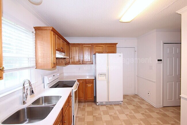 Building Photo - 1011 Trail Stream Way