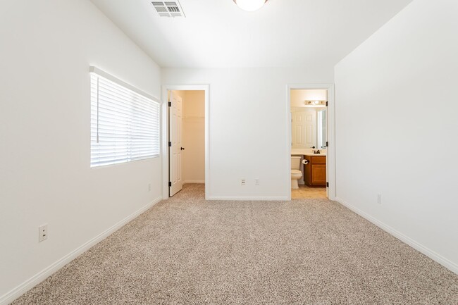 Building Photo - Beautiful Remodeled 3 Bed Home in the SW