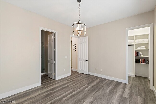 Building Photo - 9421 Queen Charlotte Dr