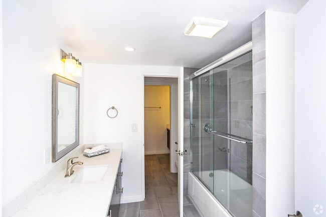 Building Photo - 468 South Roxbury