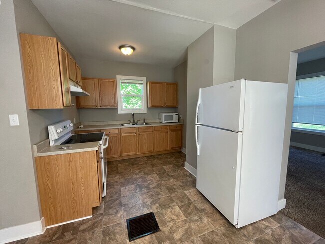 Building Photo - Classic Charm, Modern Comfort