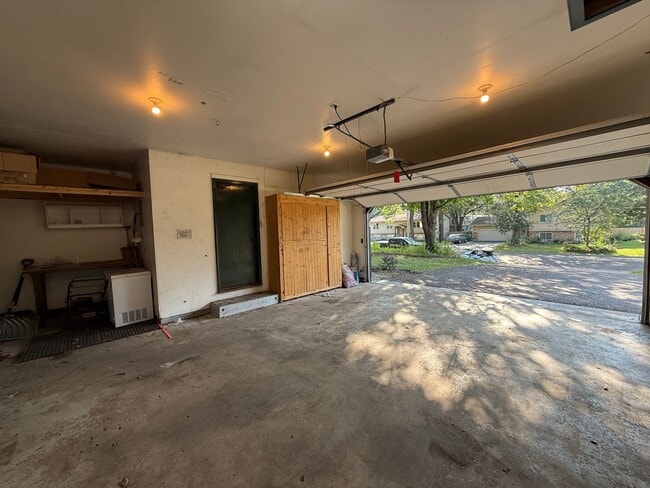 Building Photo - Spacious 4 Bedroom Home in Coon Rapids