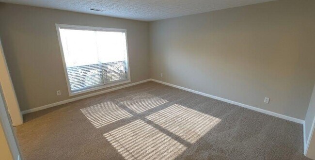 Building Photo - 984 Pointers Way