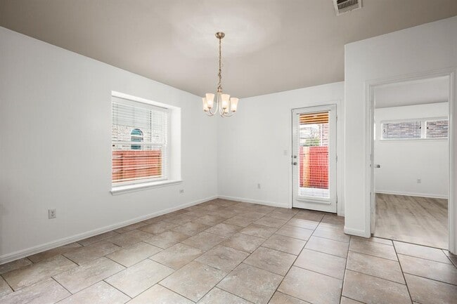 Building Photo - 101 Song Sparrow Cv