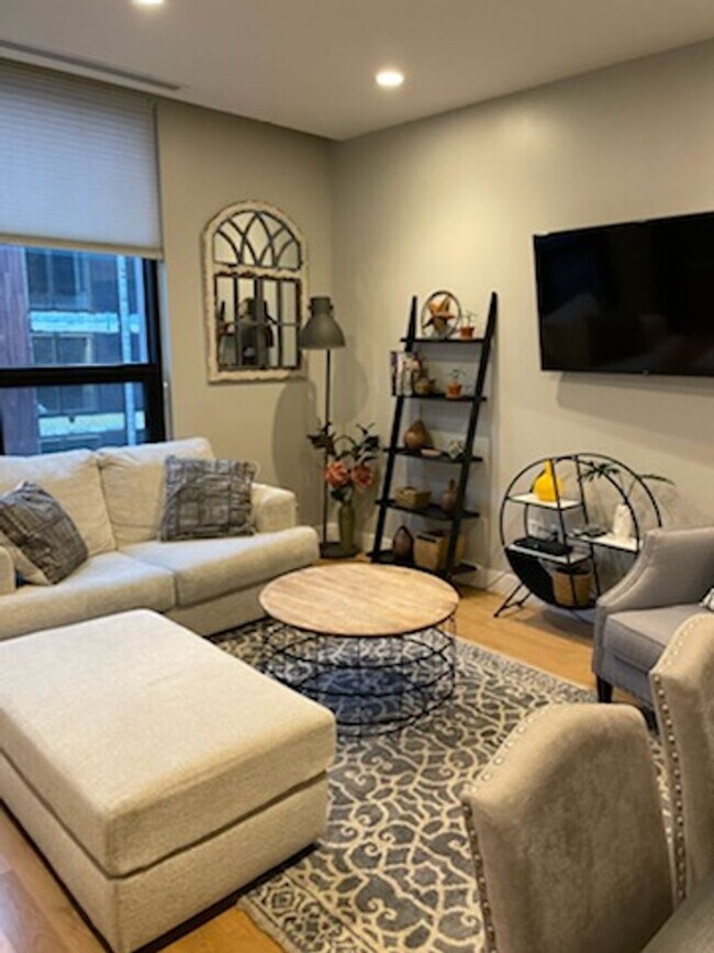 Building Photo - Upscale Fully and Comfortably Furnished , downtown condo ready now (can be rented short term)