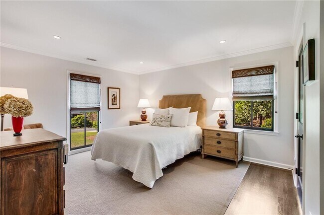 Building Photo - 1100 Kingston Dr NE