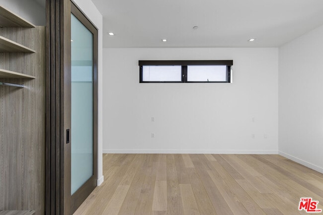 Building Photo - 2019 Barry Ave