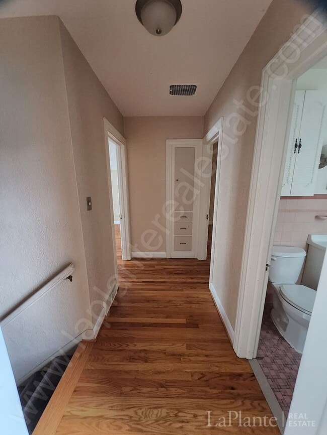 Building Photo - Beautiful 3 Bedroom Home for Rent