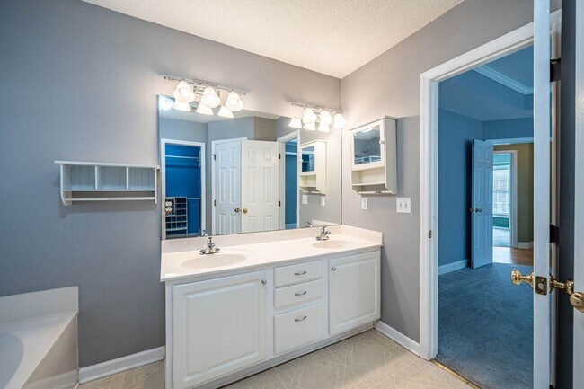 Building Photo - 3135 Lariat Ridge Dr