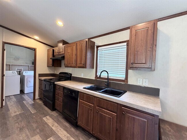 Building Photo - 157 Lakeside Dr