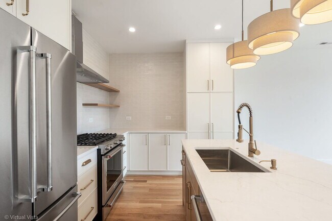Building Photo - 2122 W 18th Pl