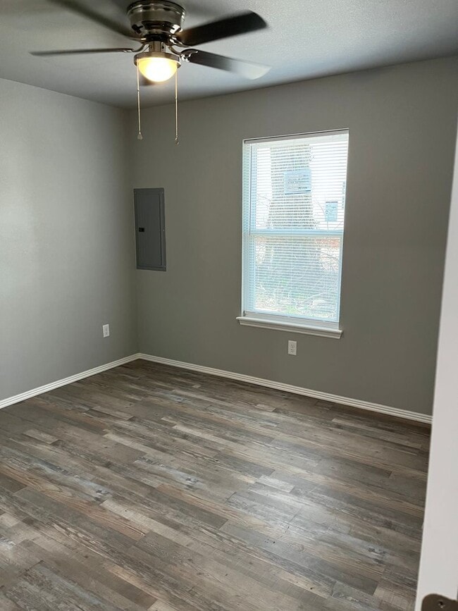 Building Photo - COX-VINE STREET