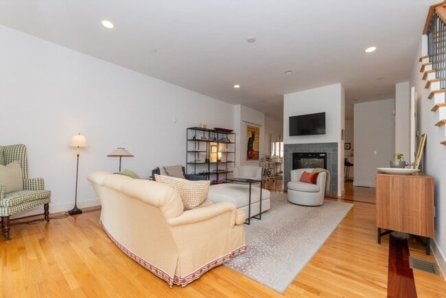 Building Photo - 769 Heath St