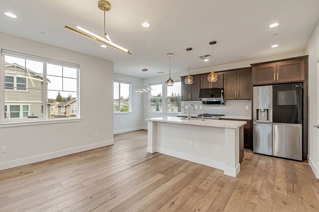 Building Photo - Stunning Home with Modern Upgrades and Pri...
