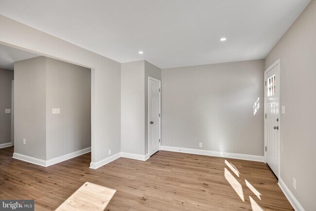 Building Photo - 104 W Park Ave