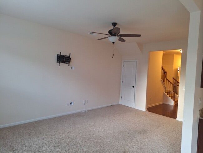 Building Photo - Wonderful Three Bedroom Home in Northeast ...